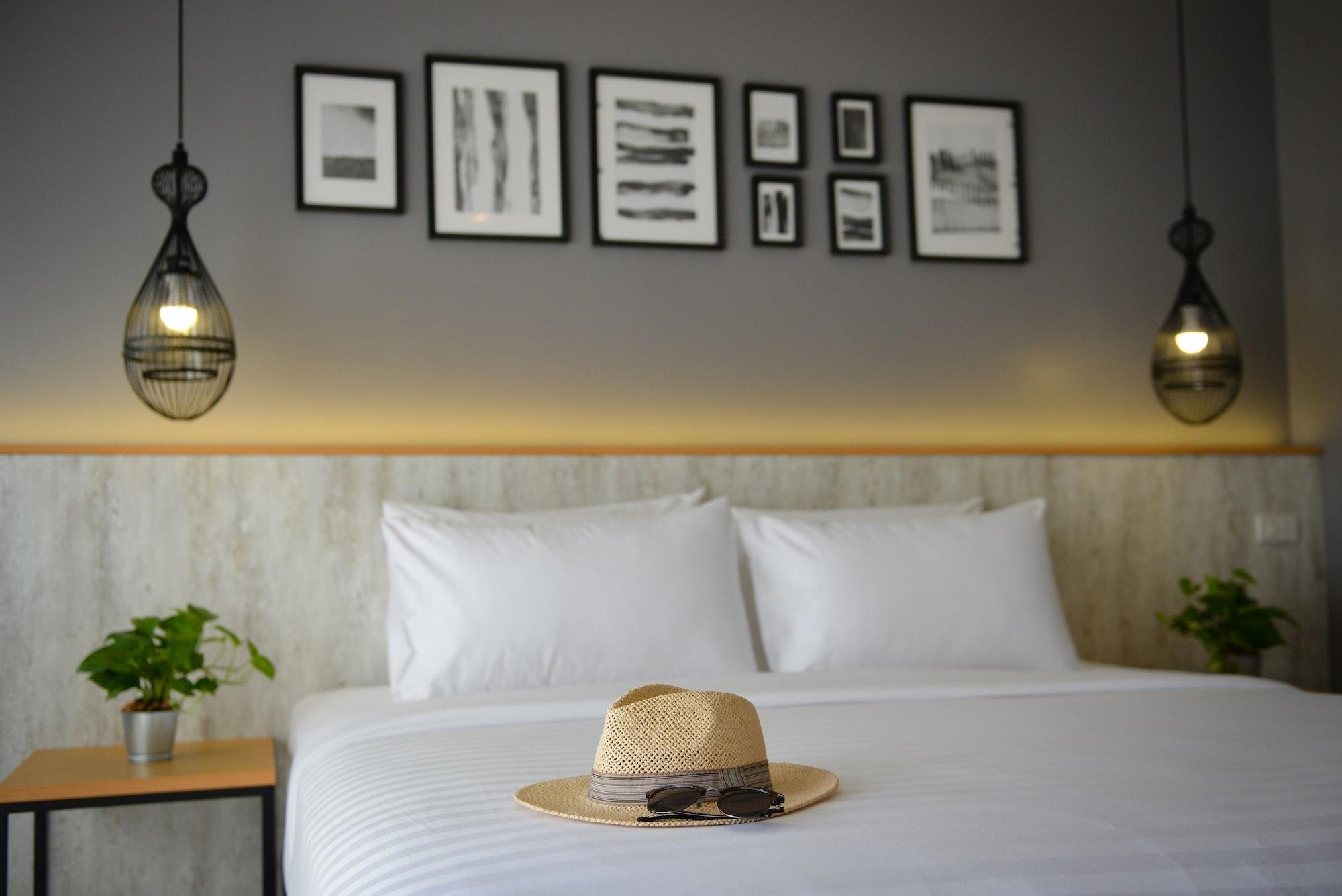 Ruenthip Pattaya Hotel Bagian luar foto