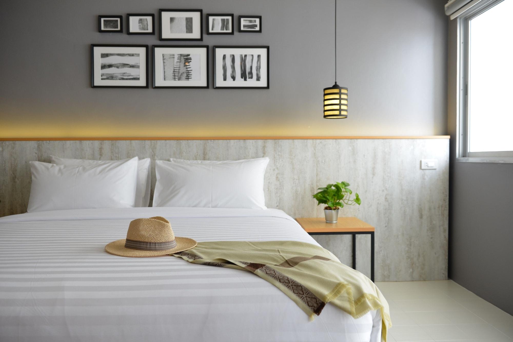 Ruenthip Pattaya Hotel Bagian luar foto