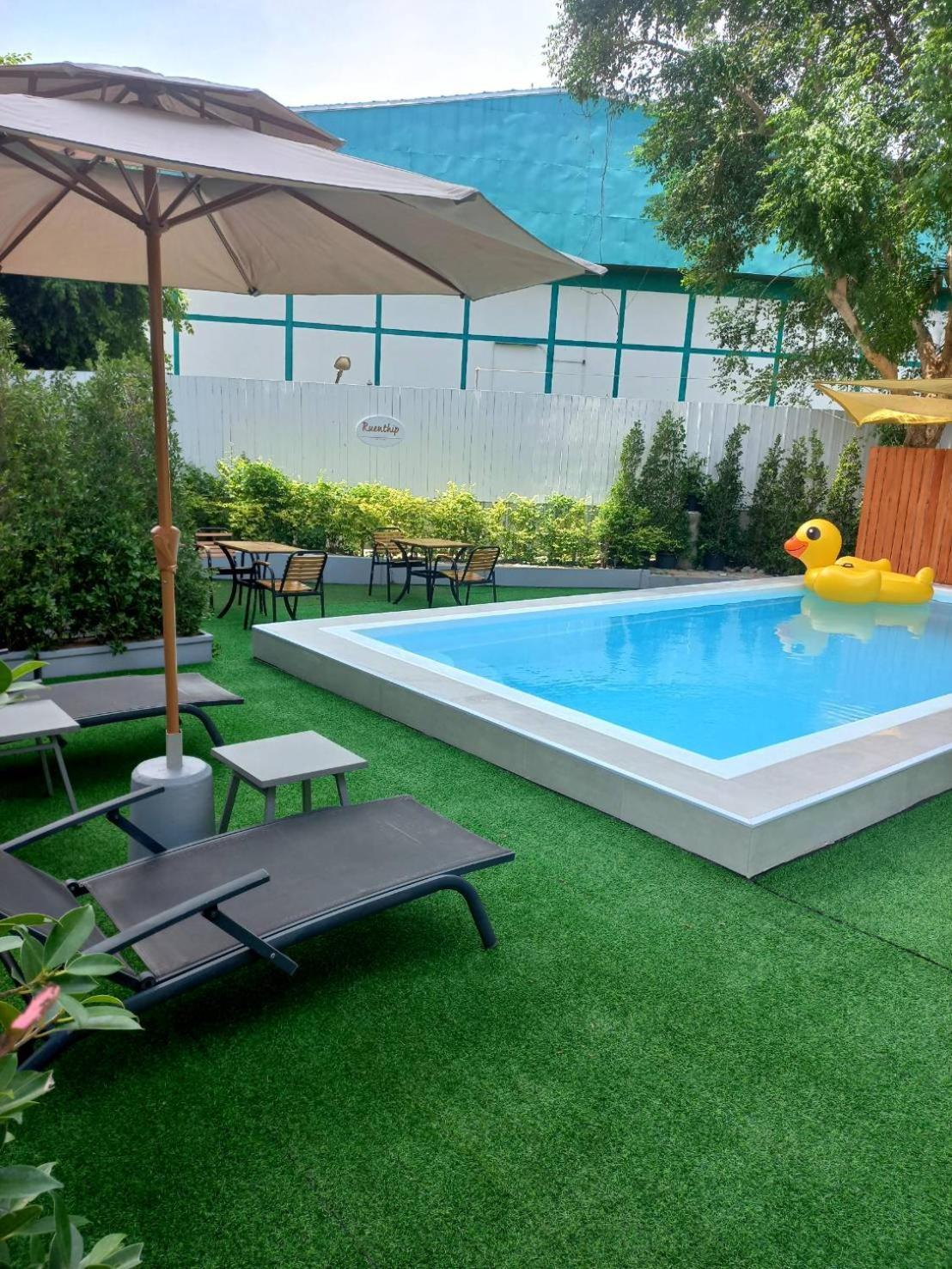 Ruenthip Pattaya Hotel Bagian luar foto