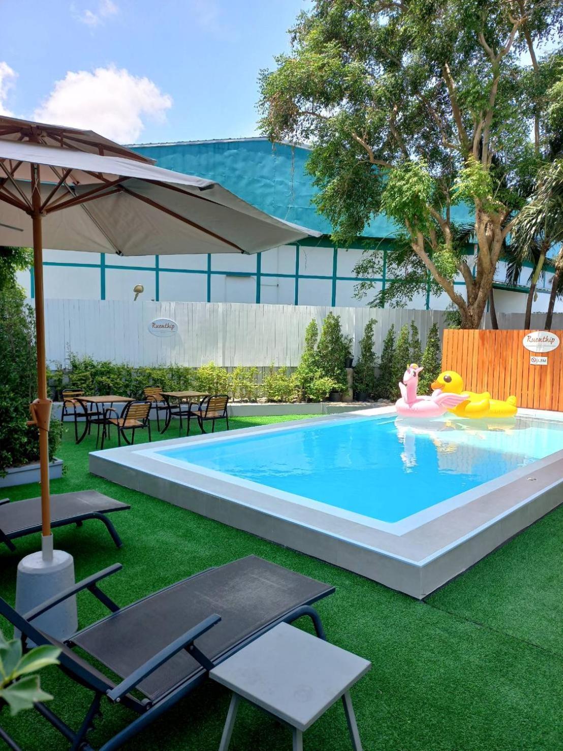 Ruenthip Pattaya Hotel Bagian luar foto