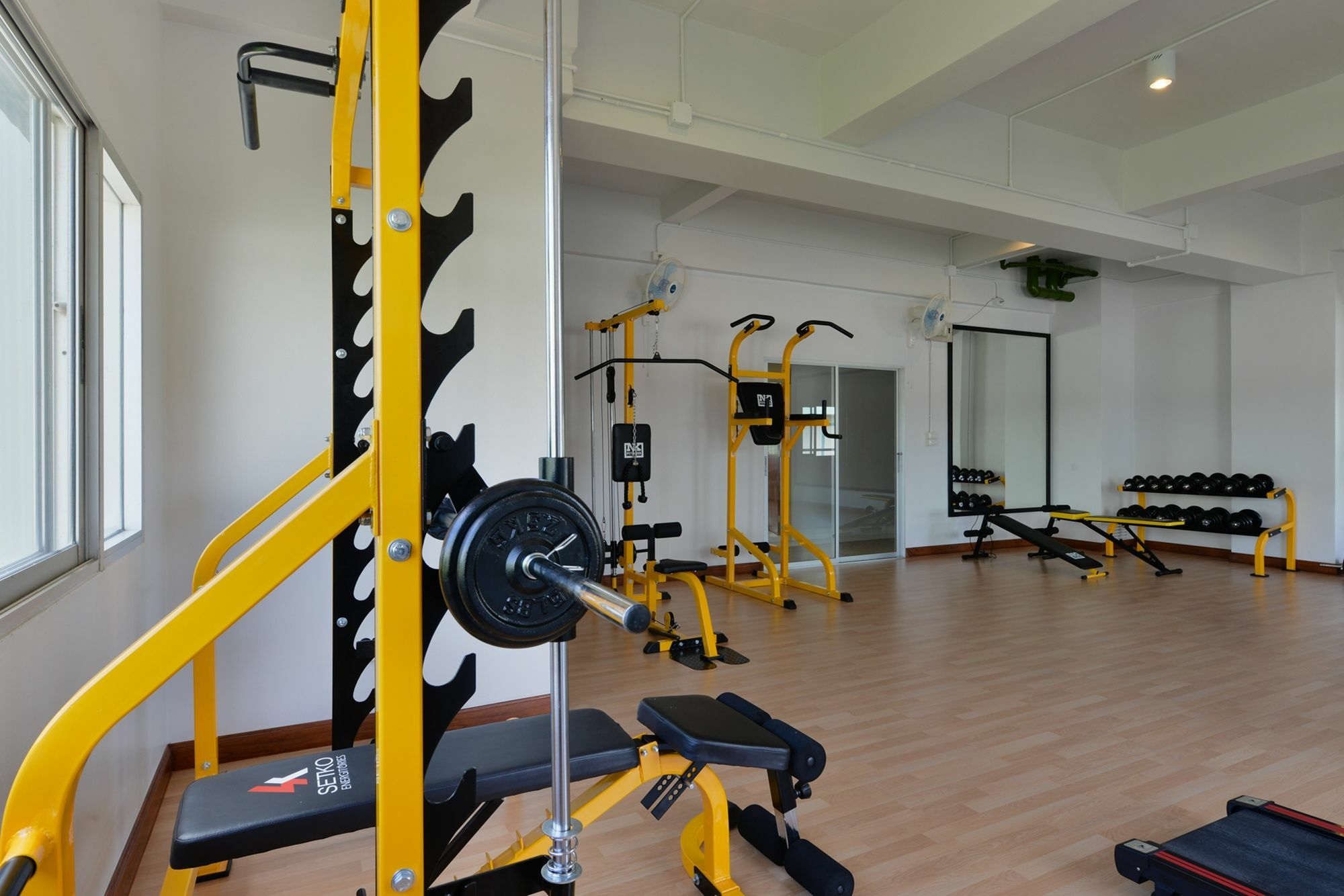 Ruenthip Pattaya Hotel Bagian luar foto