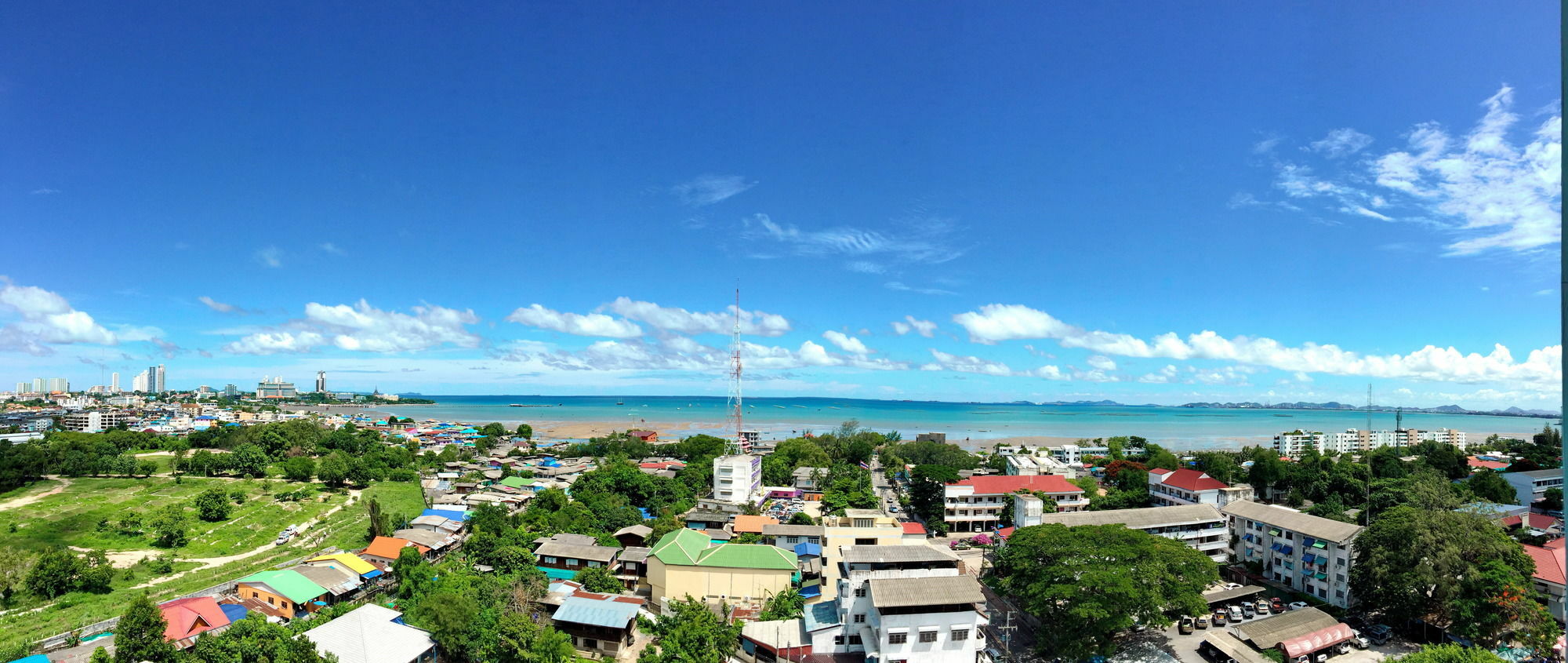 Ruenthip Pattaya Hotel Bagian luar foto