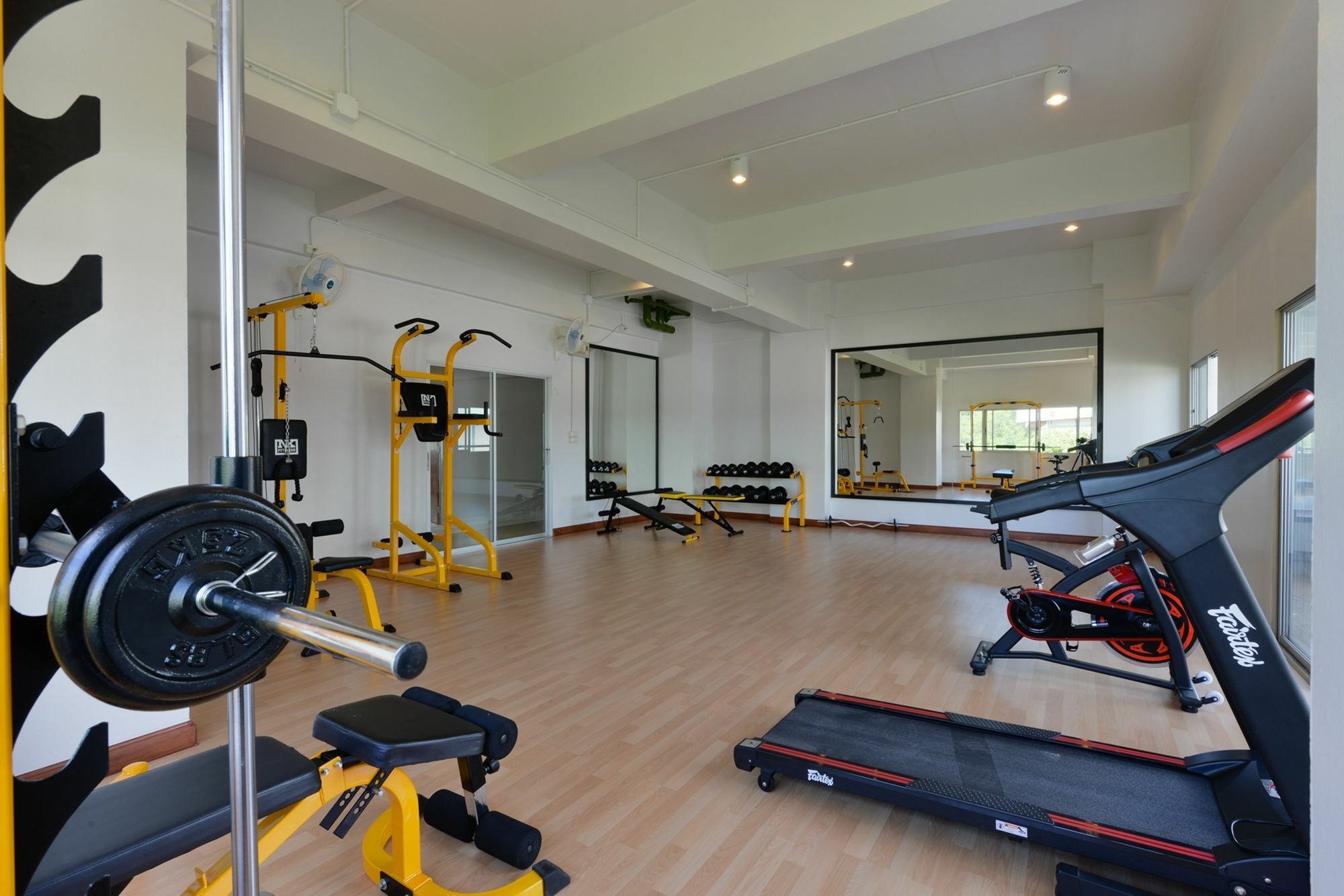 Ruenthip Pattaya Hotel Bagian luar foto