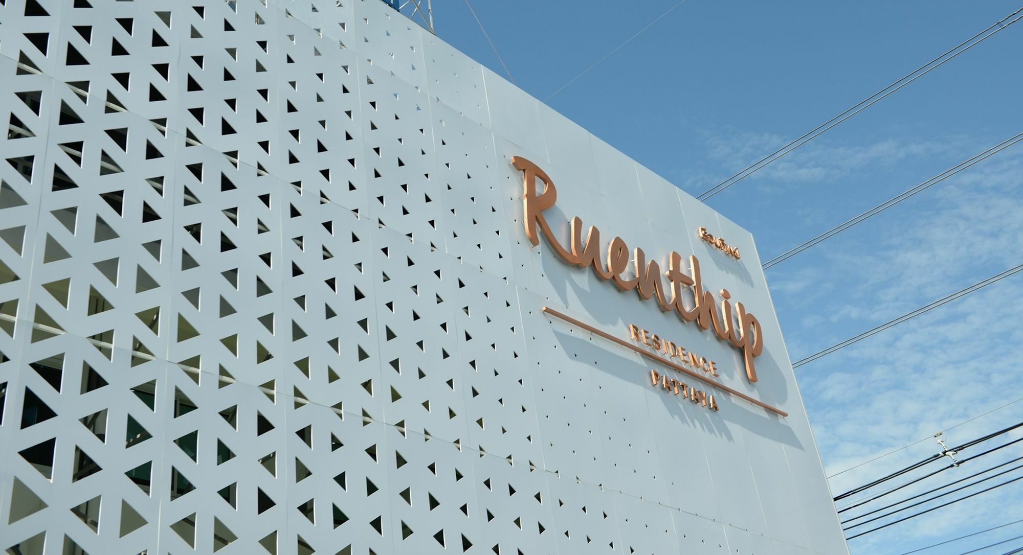 Ruenthip Pattaya Hotel Bagian luar foto
