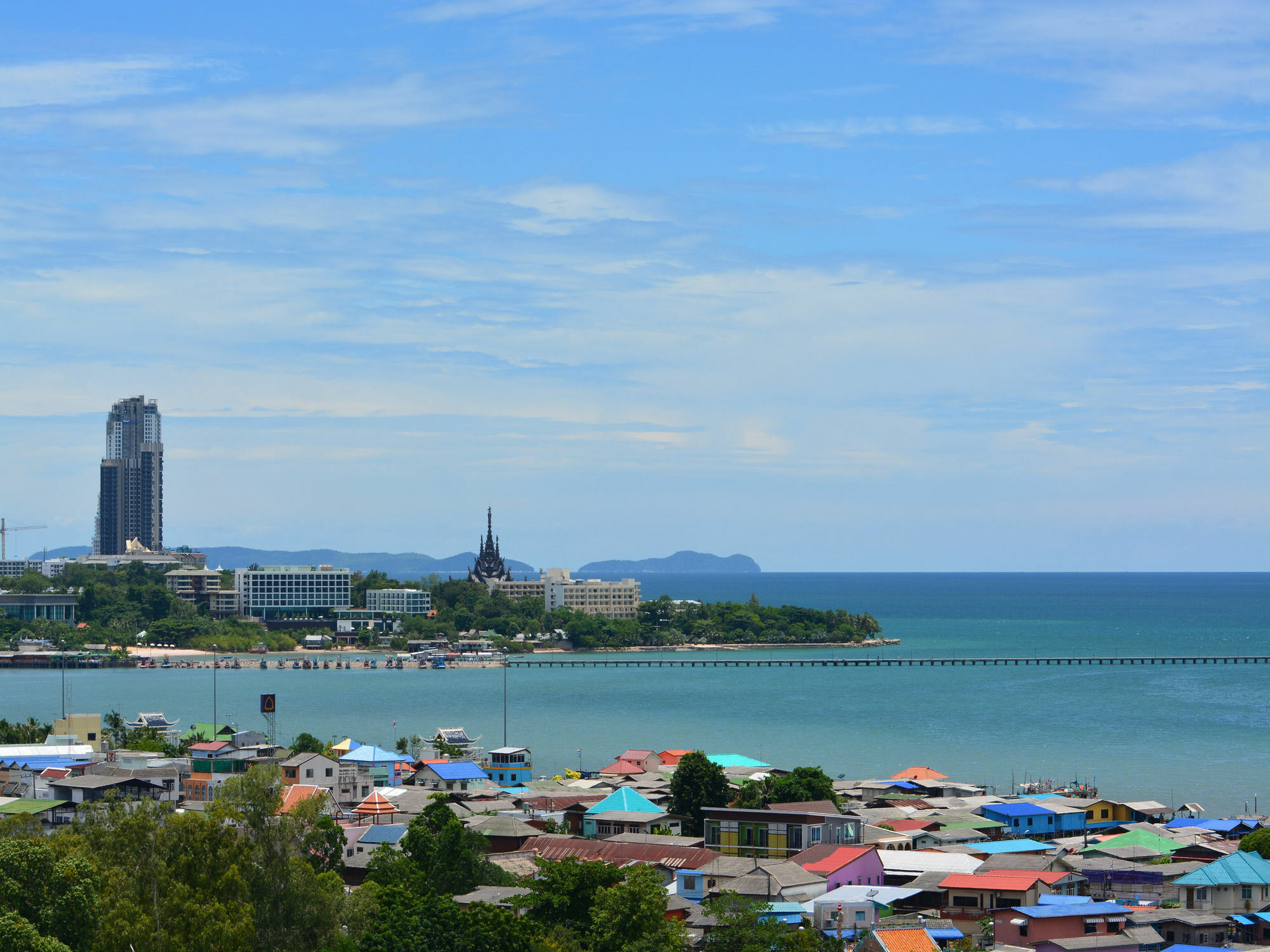 Ruenthip Pattaya Hotel Bagian luar foto
