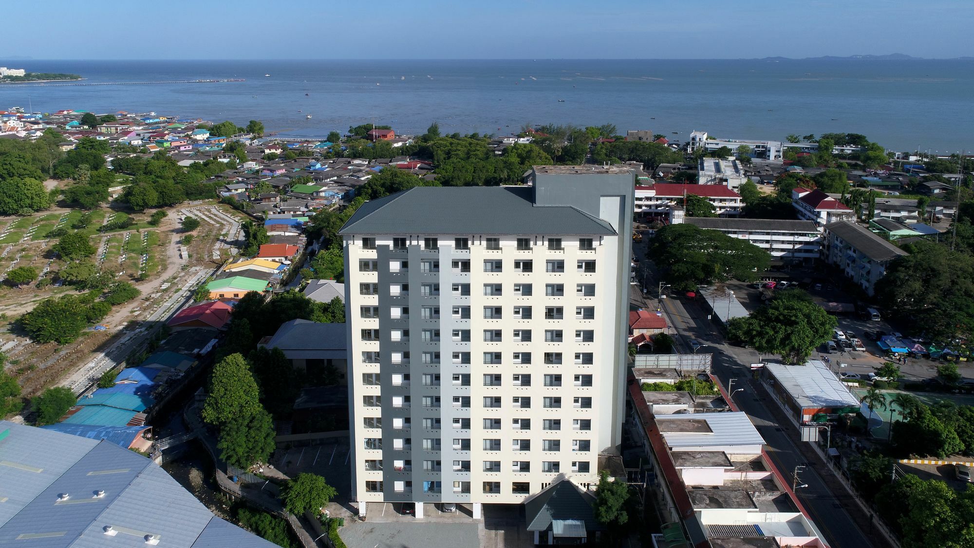 Ruenthip Pattaya Hotel Bagian luar foto
