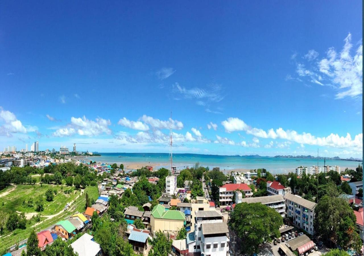 Ruenthip Pattaya Hotel Bagian luar foto